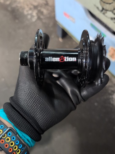 Alienation rear hub - rear,