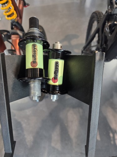Vintage bullseye hubs hole - bullseye,